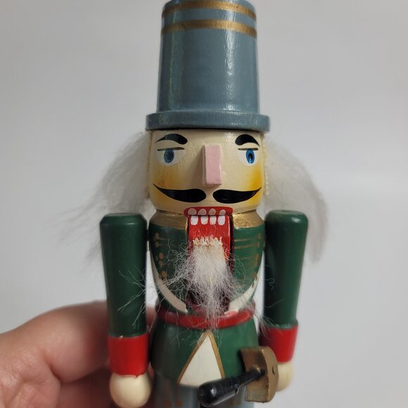 Vintage Santa's Workbench Nutcracker Toy Soldier Green & Red Uniform Gray Hat - Picture 6 of 12